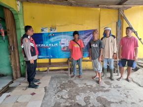 Anggota Polsek Batujaya laksanakan Patroli Dialogis dan Sambangi Masyarakat Desa Segaran