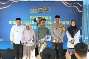 Jelang Lebaran, Kapolres Karawang Hadirkan Rumah Layak Huni bagi Warga Kurang Mampu