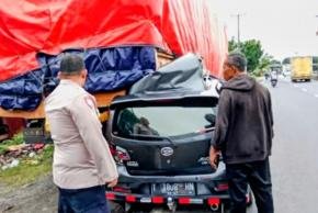 Minibus Tabrak Truk di Pantura Cikalong-Jatisari, Tidak Ada Korban Jiwa