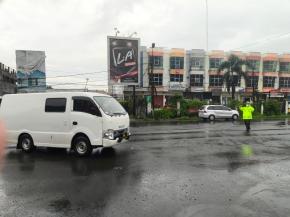 Cegah Kepadatan Kendaraan di Jalan Raya, Satlantas Polres Karawang Laksanakan Pengaturan Lalu Lintas