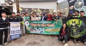 Hangatnya Ramadan di Munjul Jaya Purwakarta: Komunitas Pengemudi Berbagi Takjil untuk Sesama