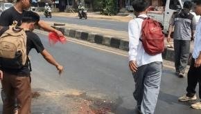 Tabur Bunga di Lokasi Kecelakaan Purwasari, Duka Tiga Siswi Jadi Pengingat Penting bagi Orang Tua