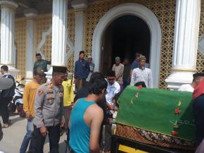 Kapolsek Batujaya Lakukan Takziah ke Rumah Duka Warganya