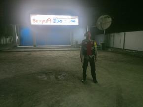 Anggota Polsek Batujaya Cegah GU Kamtibmas di Bank BRI Unit Batujaya