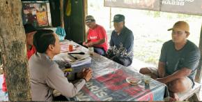 Polsek Rengasdengklok Polres Karawang Gelar “Jumat Curhat” Bersama Warga Dusun Sasak Desa Amansari