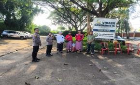 Pastikan Khidmatnya Pujawali ke-22, Polsek Telukjambe Timur Monitoring Keamanan di Pura Agung Sangga Bhuwana