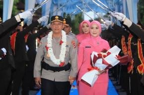 ESTAFET KEPEMIMPINAN POLDA NTB: IRJEN POL KALINGGA RENDRA RAHARJA RESMI TERIMA PATAKA POLDA NTB DARI IRJEN POL EDY MURBOWO