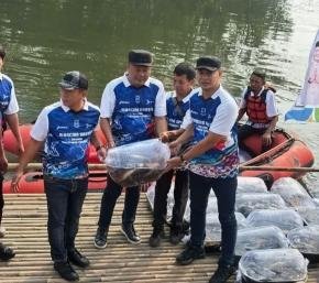 Mancing Lele Gratis Semarakkan HUT Karawang ke-393, Warga Tumpah Ruah Nikmati Pesta Rakyat