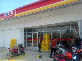 Anggota Polsek Batujaya meningkatkan Kegiatan Patroli Prekat Untuk mengantisipasi terjadinya GU Kamtibmas di Minimarket