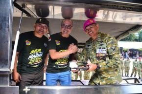 RAYAKAN HUT KE-81 TNI, KORPS MARINIR GELAR PESTA RAKYAT MAKAN GRATIS DI CILANDAK