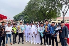 Kemenangan yang Mengharumkan Nama Cikampek Barat, Dua Tropi Dipersembahkan untuk Desa