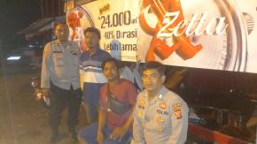Sambangi Poskamling Personil Polsek Purwasari Polres Karawang Pastikan Rasa Aman Dimalam Hari