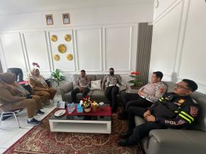 Kanit Kamsel Satlantas Polres Karawang Beserta Jajaran Gelar Rakor Tertib Lalu Lintas Bersama Tenaga Pengajar SMKN 1 Karawang