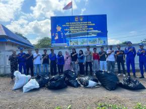 Polairud Polda NTB dan Masyarakat Bersatu Lestarikan Pantai Sigi Melalui Gotong Royong
