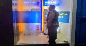 Personel Polsek Lemahabang Laksanakan Patroli Prekat Malam Di Obyek Vital