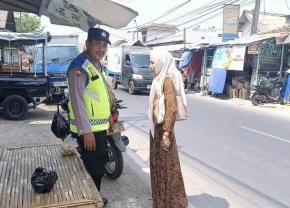 Upaya Anggota Prekat Polsek Banyusari Sosialisasikan Bahaya TPPO