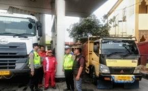 Personel Polsek Klari Monitoring Stok BBM di SPBU Duren