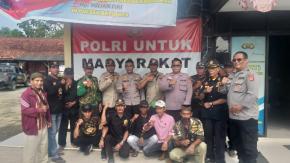 Kapolsek Batujaya Gelar Kegiatan Jumat Curhat bersama Tokoh Masyarakat dan Masyarakat Umum di Mapolsek Batujaya