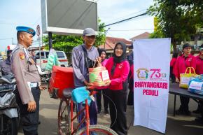 Bakti Sosial Bhayangkari Polres Karawang Dalam Rangka Bhayangkari Peduli