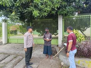 Polsek Kotabaru Rutin Gelar Jumat Berkah Bagikan Nasi Bungkus