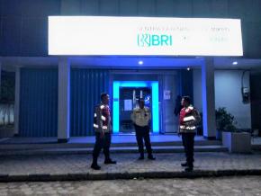 Anggota Polsek Batujaya Sambangi Scurity Bank BRI Unit Batujaya