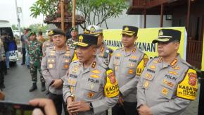 Kapolda Jabar Tinjau Tol Jakarta–Cikampek dan Pos Pengamanan Polres Karawang di Libur Nataru 2025