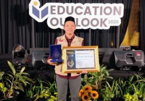 Ahmad Khoeri, Guru SMPN 1 Bangodua Harumkan Nama Kabupaten Indramayu Atas Kiprahnya Gigih di Bidang Literasi