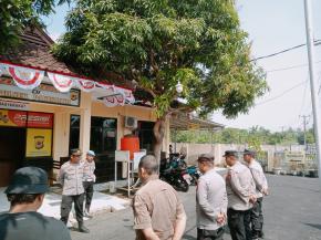 Menciptakan Kedisiplinan Awali Hari Giat Apel Pagi Depan Makopolsek Pakisjaya