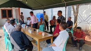 Gelar Kegiatan Minggu Kasih, Personil Polsek Rengasdengklok Amankan Jalannya Ibadah