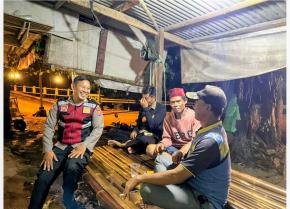Jaga Kedekatan, Bhabinkamtibmas Desa Tamanmekar Laksanakan Giat Ngawangkong Bersama Warga