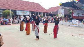 Meriah dan Penuh Kebanggaan, SDN Cikampek Utara II Lepas 66 Lulusan dengan Pentas Seni Budaya 
