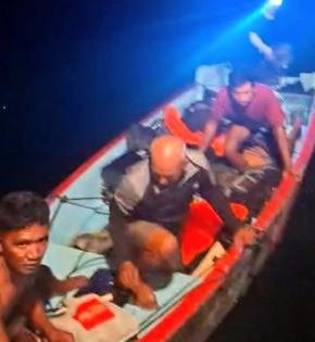Seluruh Penumpang Selamat, Tim Gabungan Evakuasi Kapal Wisata KM Armada Mulia yang Mengalami Kecelakaan Laut di Perairan Bima