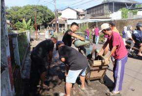 Warga RW 3 Kelurahan Warudoyong Kota Sukabumi Bersama Pemangku Kepentingan, Bergotong Royong Cegah Banjir