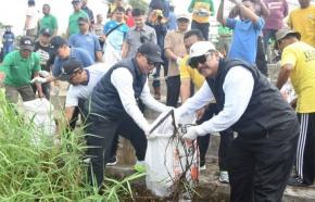 Bupati Turun Tangan Bersihkan Pantai, Sukabumi Rawat Gadobangkong Jelang Ramadan