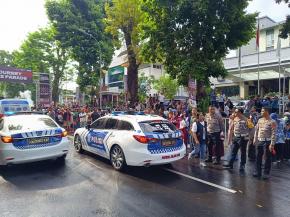 Polisi Siaga, Pengamanan Parade Rider MotoGP Mandalika 2025 di Mataram Berjalan Tertib