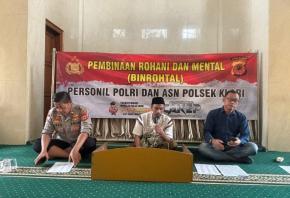 Polsek Klari Gelar Binrohtal: Tingkatkan Ketaqwaan dan Kepedulian Personel