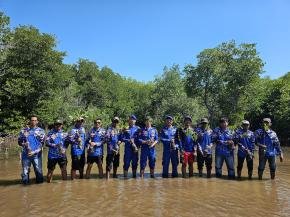 Sahabat Polairud NTB Beraksi: Tanam Mangrove dan Bersih Pantai di Poto Tano