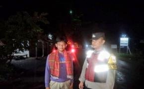 Tidak Bosan Bhabinkamtibmas Ikut Serta Dalam Giat Ronda Bersama Warga