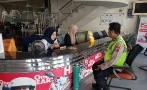 Bhabinkamtibmas Telagasari Ingatkan Warga Bahaya TPPO