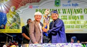 Pemkab Kuningan Kembali Hadirkan Pagelaran Seni Budaya Wayang Golek Giri Harja III Di Desa Kertawana, Bupati Dian Rachmat Beri Kado Untuk Warga