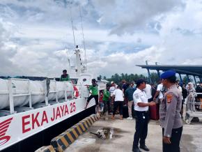 Sat Polair Polres Lombok Utara Laksanakan Giat Cipta Kondisi di Pantai dan Pelabuhan Wisata Jelang Event MotoGP 2025