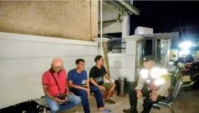 Brigadir Alpian Bhabinkamtibmas Ikut Serta Dalam Giat Ronda Bersama Warga