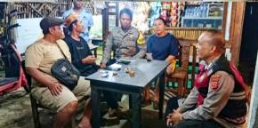 Polsek Rengasdengklok Giat Patroli Dialogis Sekaligus Ngawangkong Bersama Warga