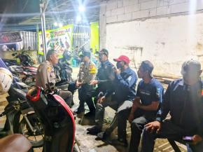 Upaya Aipda Ade Suryana Anggota Polsek Batujaya ajak Masyarakat untuk Ciptakan Keamanan dan Ketertiban Masyarakat