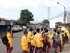 Polsek Klari Berikan Pengamanan Pawai Tarhib Menyambut Ramadhan1447 H di Sekolah Bintang Annisa Islamic