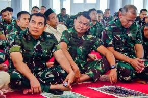PANGKORMAR IKUTI KULTUM RAMADHAN BERSAMA PRAJURIT DAN PNS MAKO KORMAR