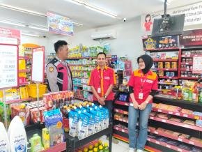 Tak Hentinya Anggota Polsek Batujaya laksanakan Patroli Prekat serta Ciptakan Keamanan di Minimarket