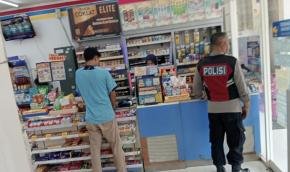 Awas dan Waspada, Jadi Pesan Patroli Siang Personil Polsek Tegalwaru di Minimarket Loji Kidul