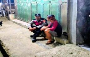 Personil Polsek Tegalwaru Patroli Dinihari di Loji Antisipasi Pekat dan C3 Sapa dan Edukasi Warga