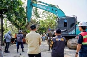 Menata Wajah Gerbang Karawang, Pemkab Tertibkan 93 Bangunan Liar di Interchange Tol Karawang Timur 